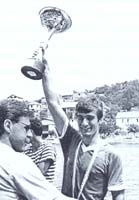 Darko Cizmin s osvojenim peharom na prvenstvu Jugoslavije u osmercu 1983.